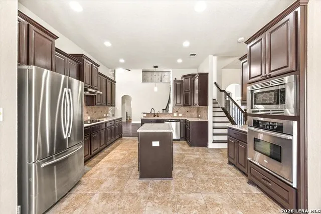 6909 Hallie Heights Schertz, TX 78154