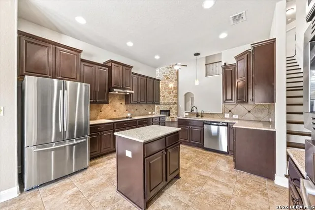 6909 Hallie Heights Schertz, TX 78154