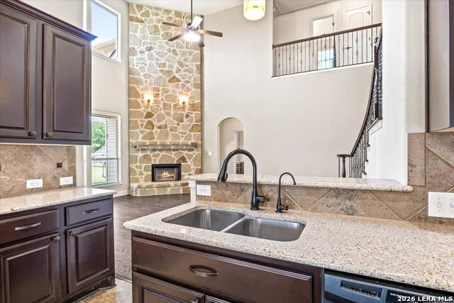 6909 Hallie Heights Schertz, TX 78154