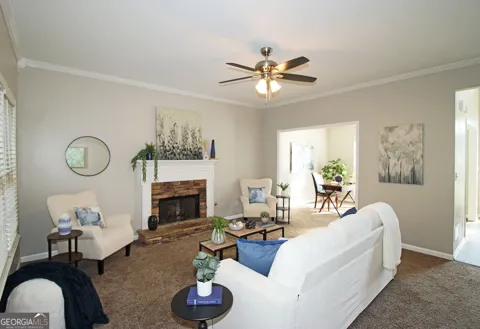1213 Kingsbury LN