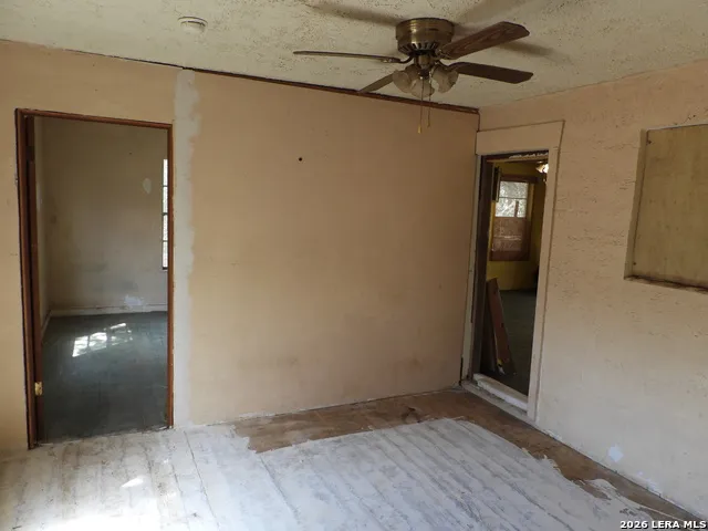 333 Rainbow Drive Lakehills, TX 78063