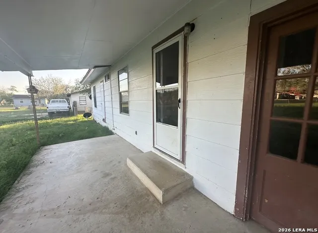 608 E WESTMEYER ST Poth, TX 78147