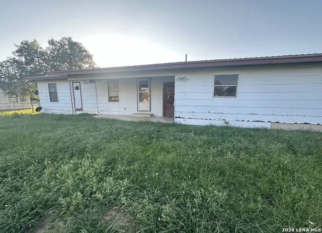 608 E WESTMEYER ST Poth, TX 78147