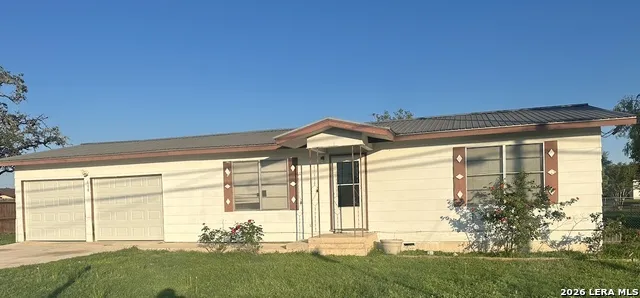 608 E WESTMEYER ST Poth, TX 78147