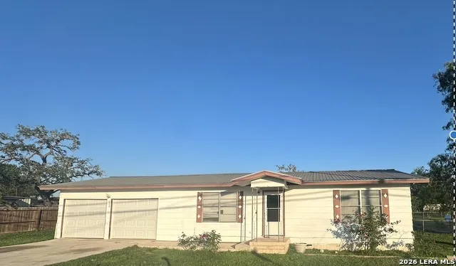608 E WESTMEYER ST Poth, TX 78147