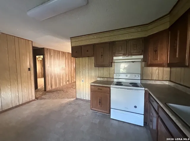 608 E WESTMEYER ST Poth, TX 78147