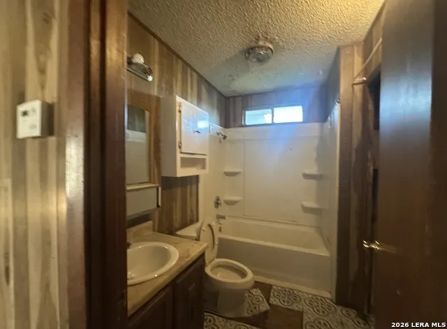 608 E WESTMEYER ST Poth, TX 78147