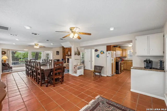 723 E Zipp Rd New Braunfels, TX 78130
