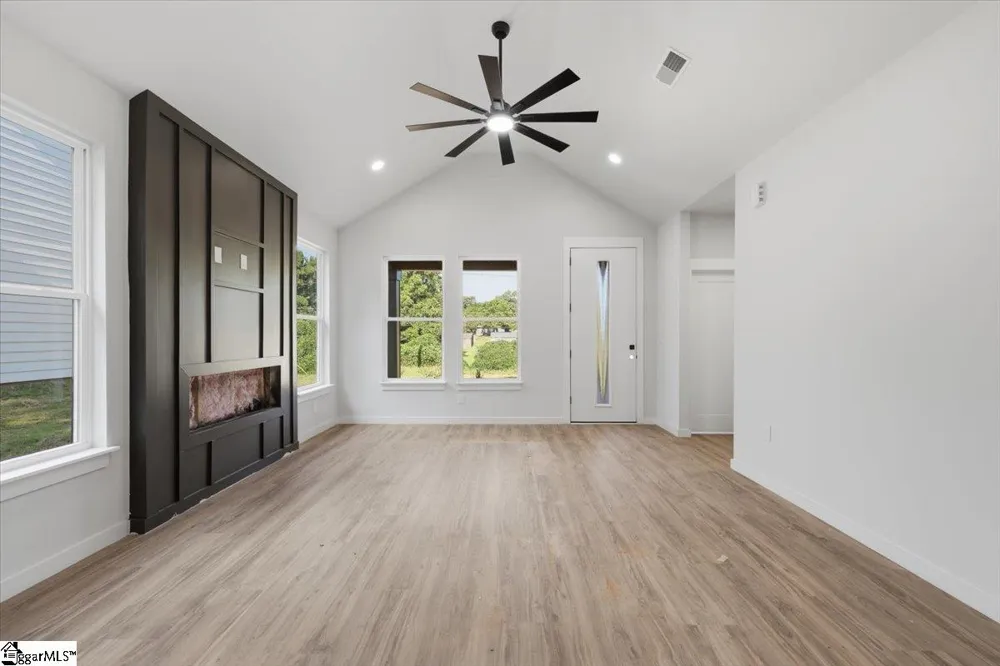 583 Bee Street Spartanburg, SC 29301