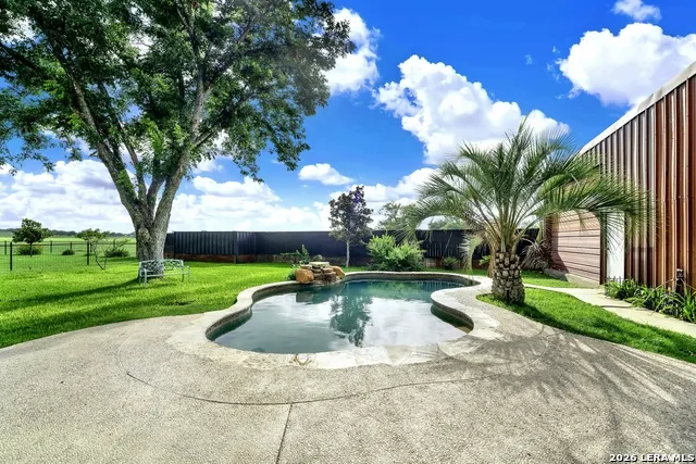768 County Road 664 Devine, TX 78016
