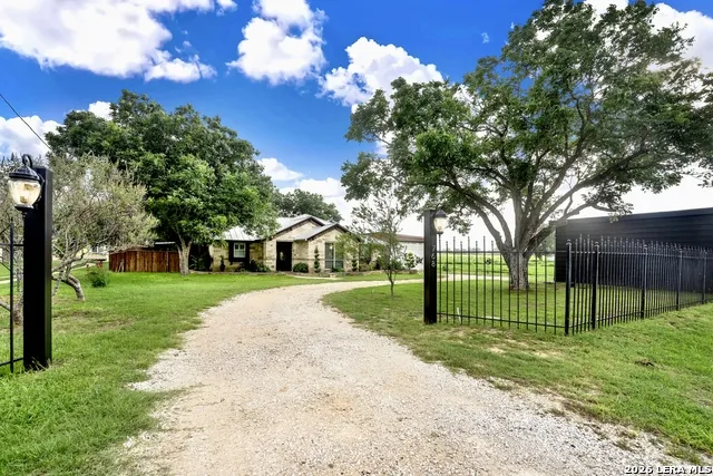 768 County Road 664 Devine, TX 78016
