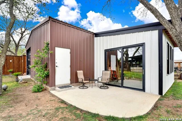 768 County Road 664 Devine, TX 78016