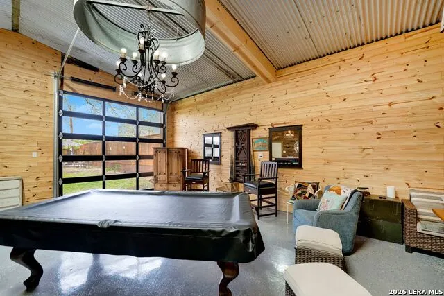 768 County Road 664 Devine, TX 78016