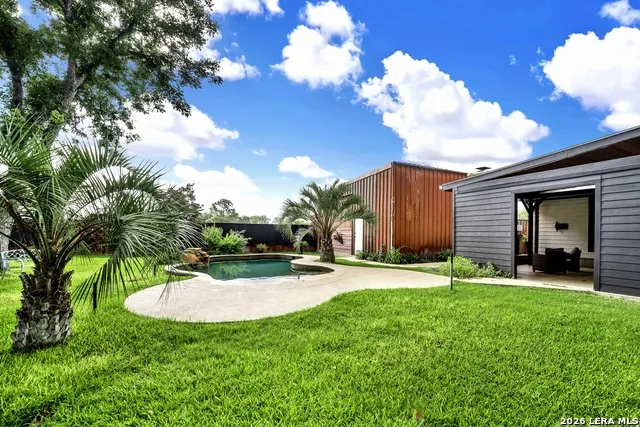 768 County Road 664 Devine, TX 78016
