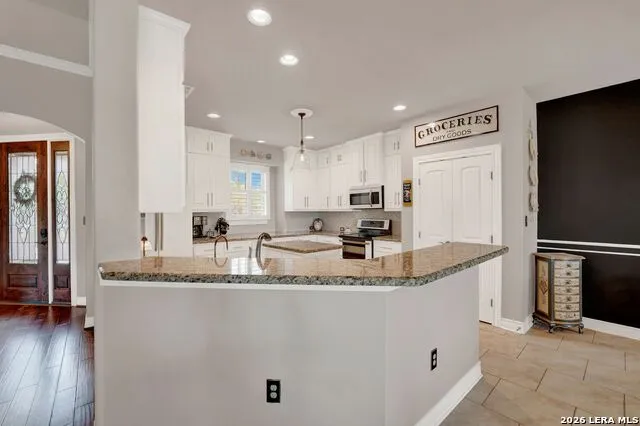 768 County Road 664 Devine, TX 78016