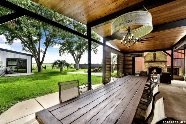 768 County Road 664 Devine, TX 78016