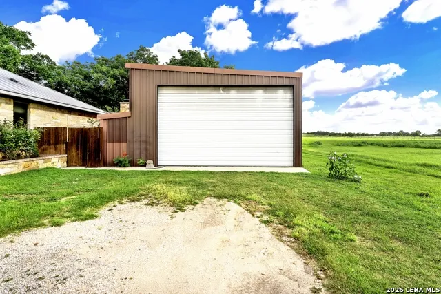 768 County Road 664 Devine, TX 78016