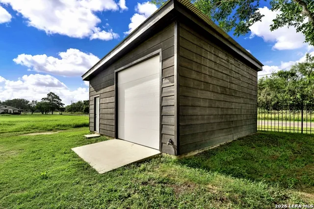 768 County Road 664 Devine, TX 78016