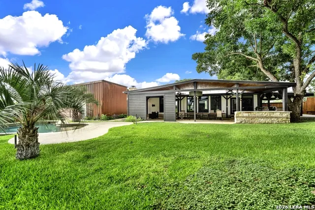 768 County Road 664 Devine, TX 78016