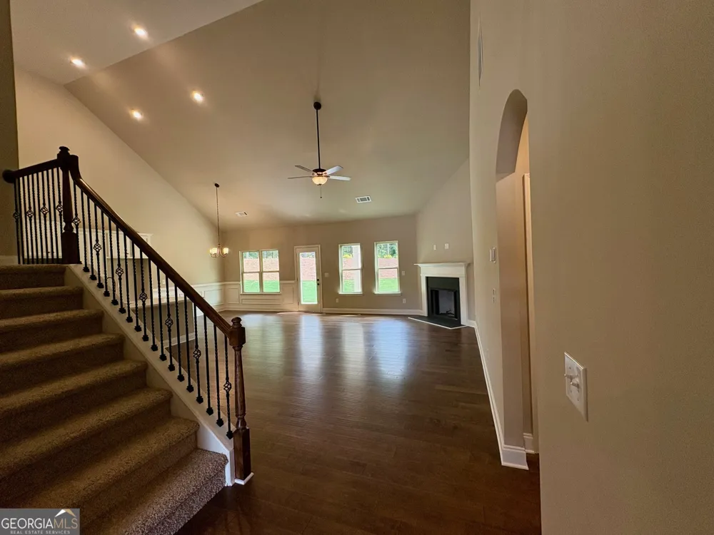 1056 Lakeviewe Oaks CT Grayson, GA 30017