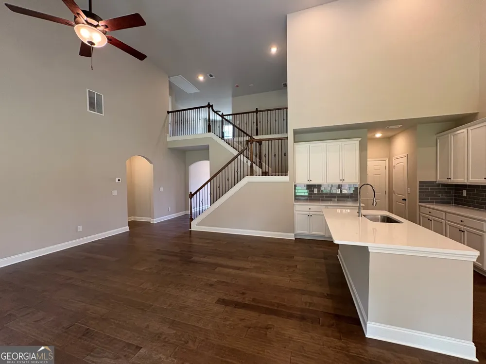 1056 Lakeviewe Oaks CT Grayson, GA 30017