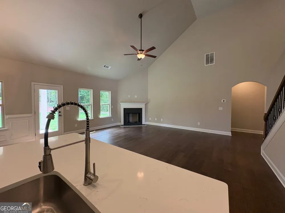 1056 Lakeviewe Oaks CT Grayson, GA 30017