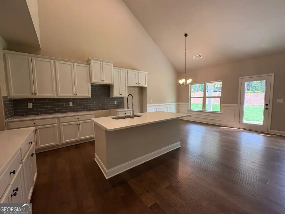 1056 Lakeviewe Oaks CT Grayson, GA 30017