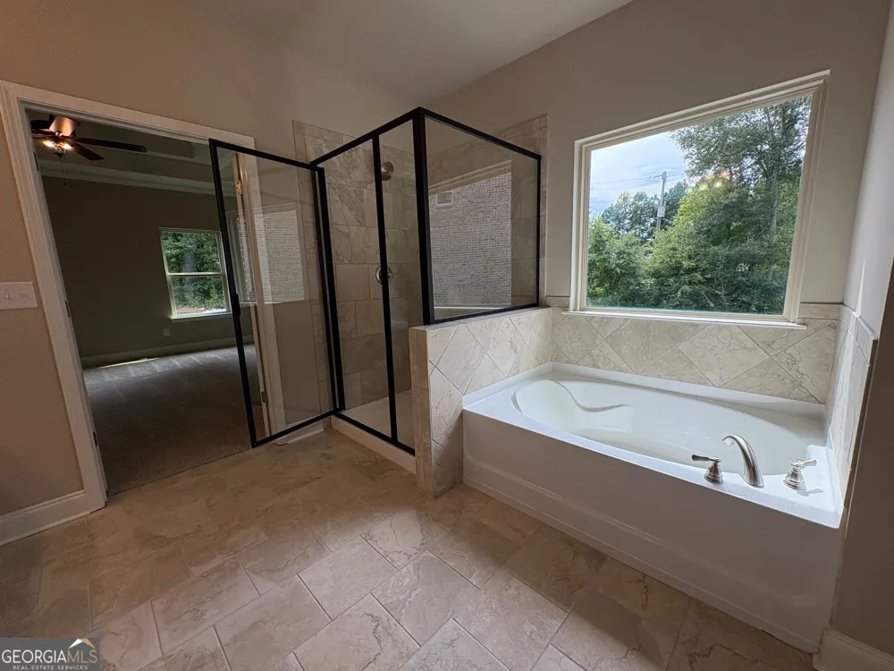 1056 Lakeviewe Oaks CT Grayson, GA 30017