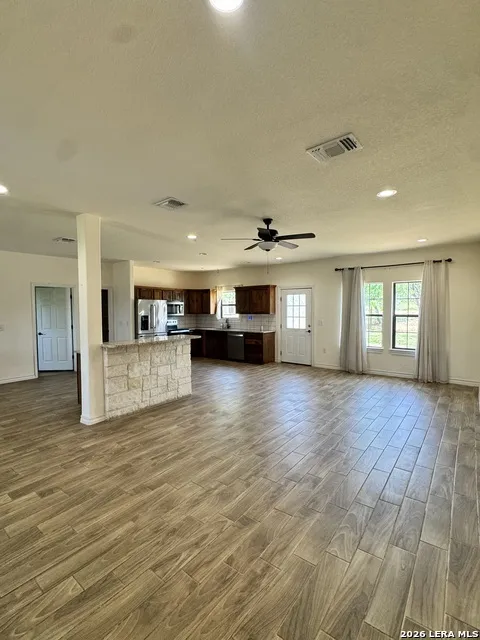 141 County Road 2667 Devine, TX 78016