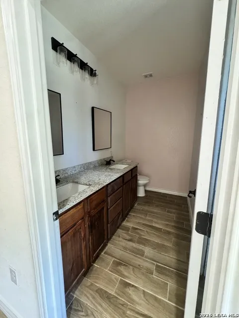 141 County Road 2667 Devine, TX 78016