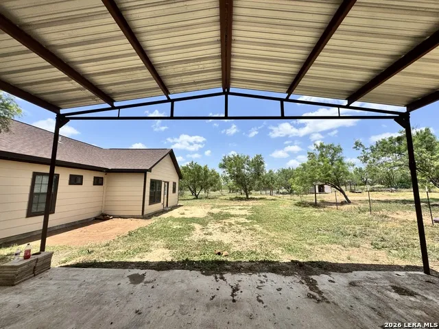 141 County Road 2667 Devine, TX 78016