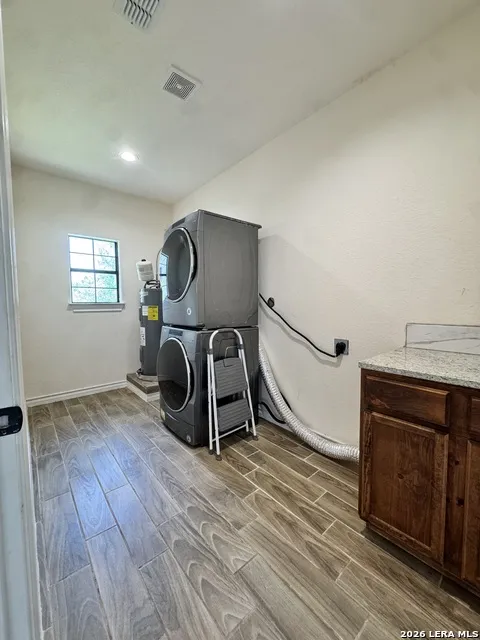 141 County Road 2667 Devine, TX 78016
