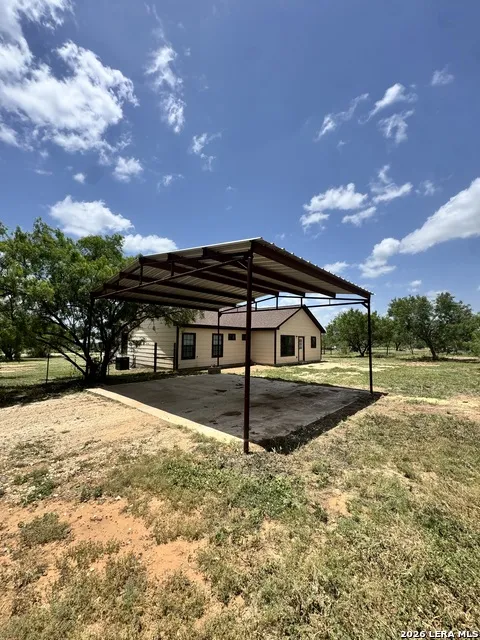 141 County Road 2667 Devine, TX 78016