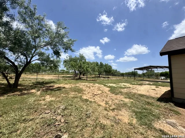 141 County Road 2667 Devine, TX 78016