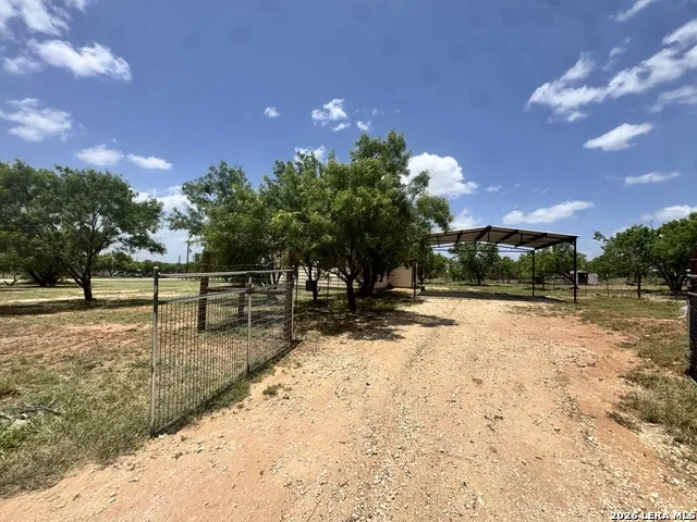 141 County Road 2667 Devine, TX 78016