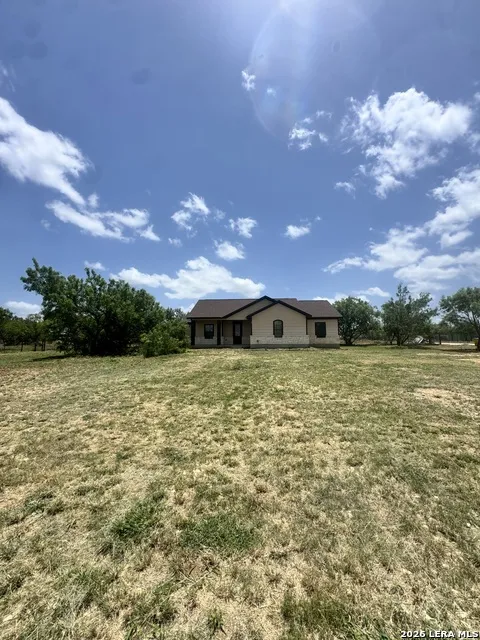 141 County Road 2667 Devine, TX 78016