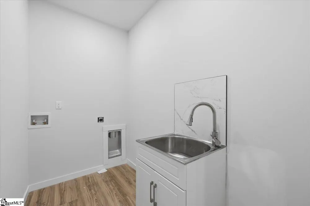 591 Bee Street Spartanburg, SC 29301