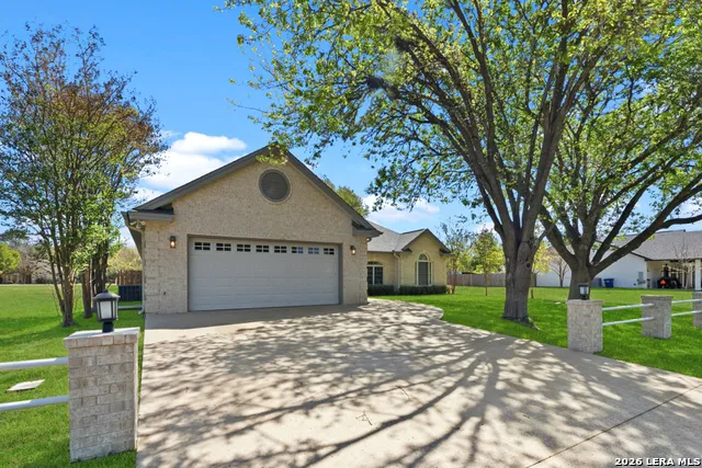 2592 Edgegrove Canyon Lake, TX 78133