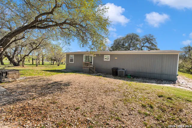 22915 Savannah Hts Von Ormy, TX 78073