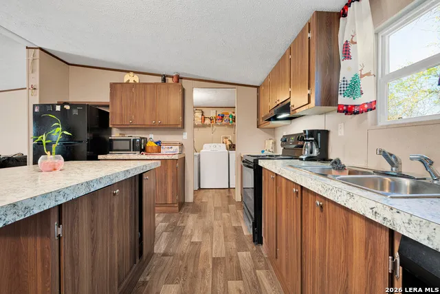 22915 Savannah Hts Von Ormy, TX 78073