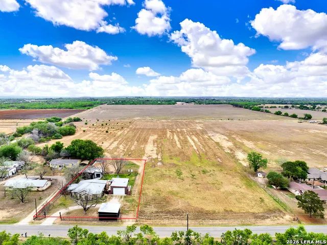 768 Cr 664 B Devine, TX 78016