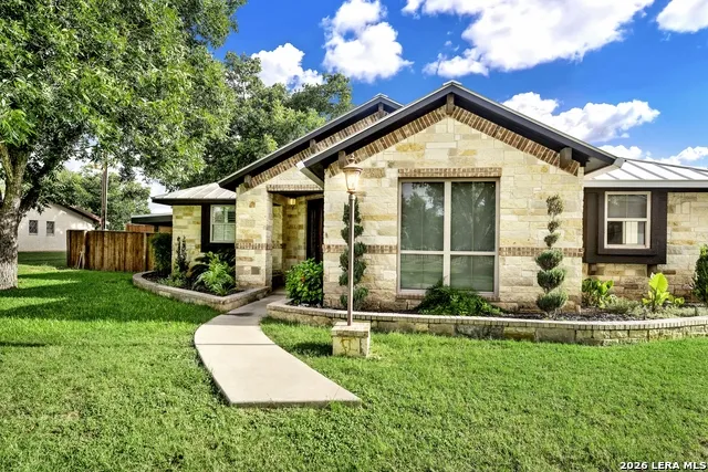 768 Cr 664 B Devine, TX 78016