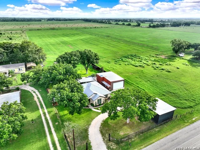 768 Cr 664 B Devine, TX 78016