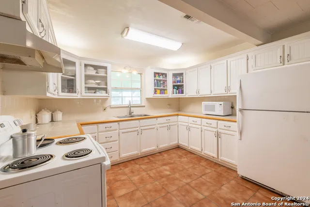 1510 llano Junction, TX 76849