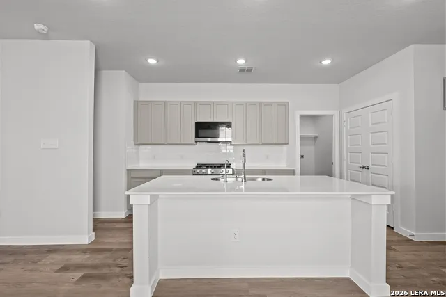 5611 Franklin Hills Von Ormy, TX 78073
