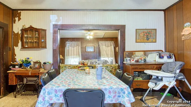 1510 C St Floresville, TX 78114
