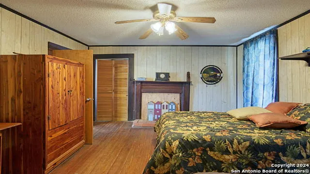 1510 C St Floresville, TX 78114