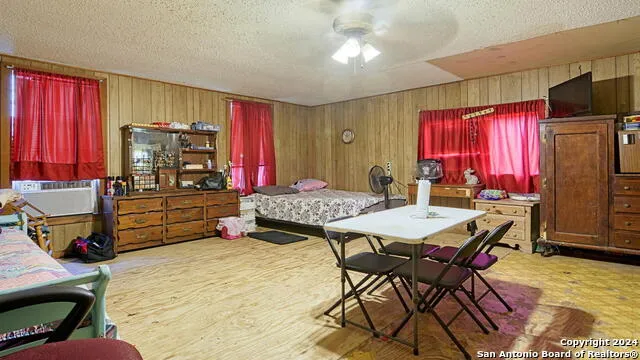 1510 C St Floresville, TX 78114