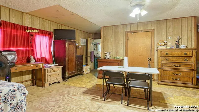 1510 C St Floresville, TX 78114
