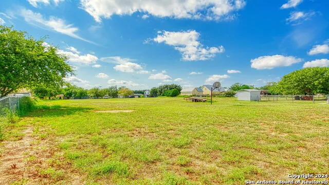 1510 C St Floresville, TX 78114